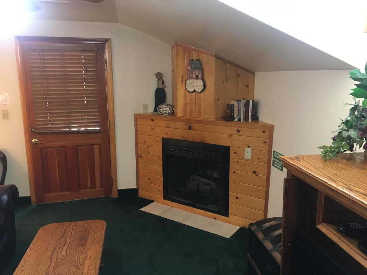 Whispering Pines Lodge Kernville Exterior photo