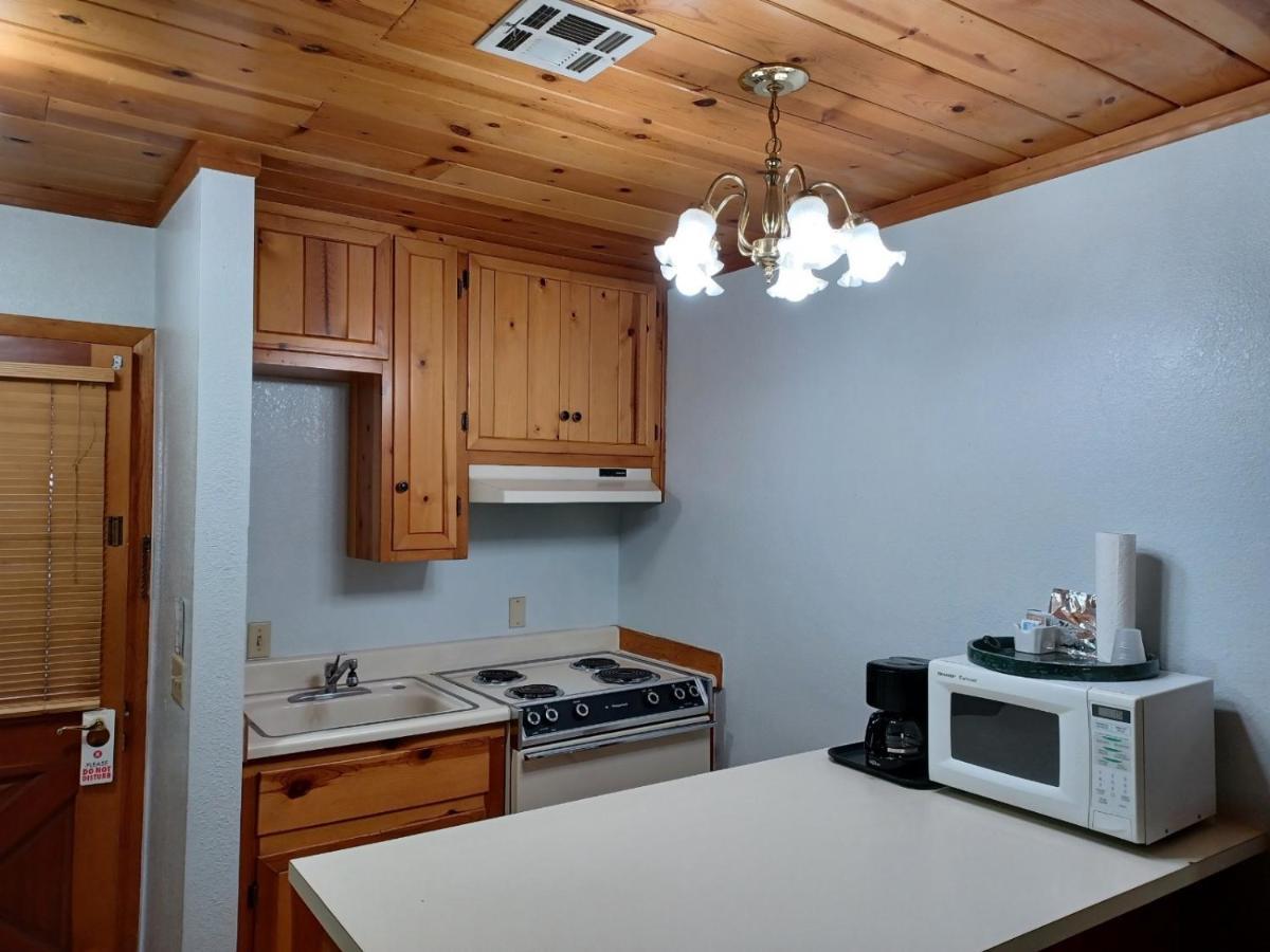 Whispering Pines Lodge Kernville Exterior photo