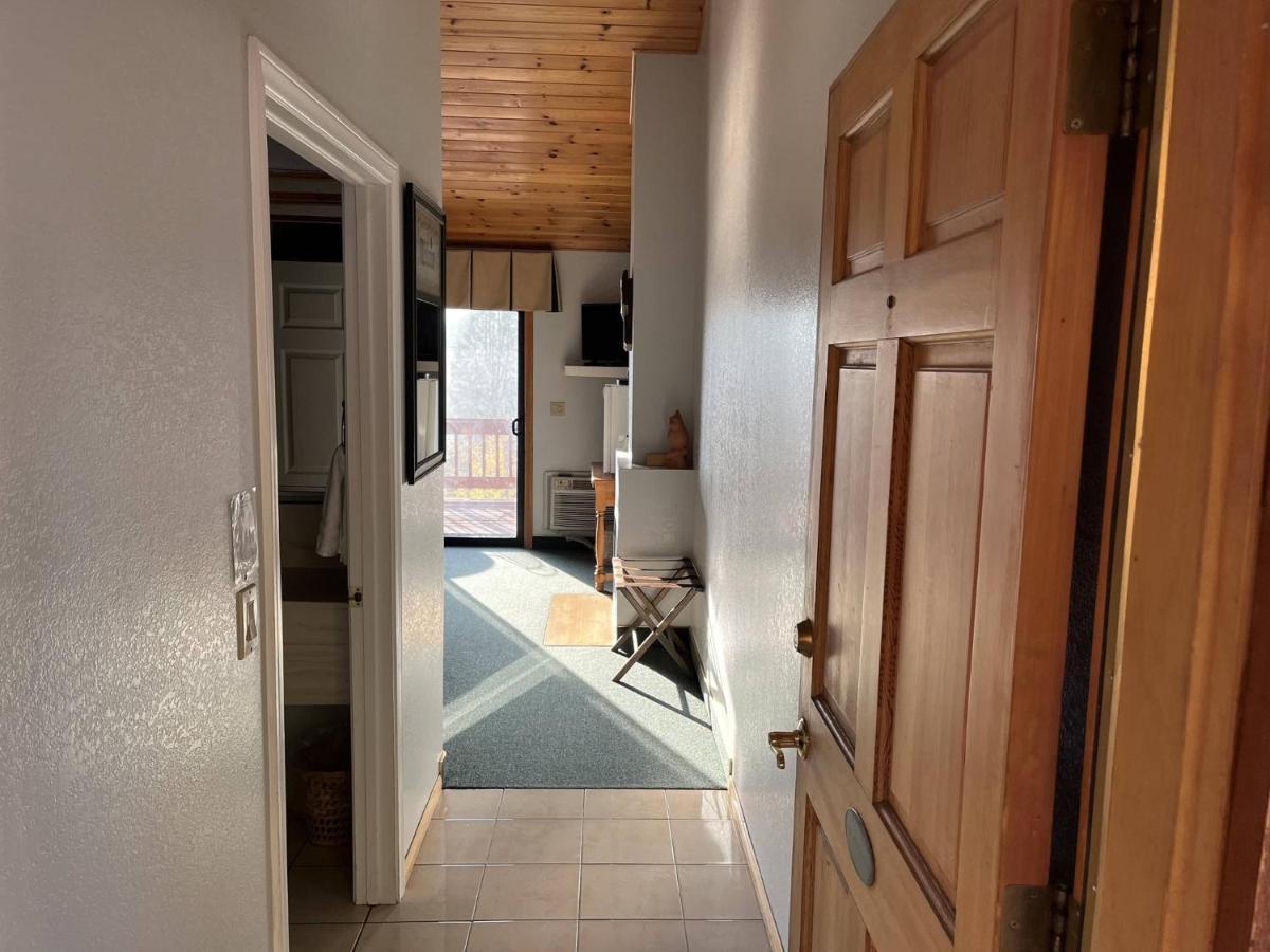Whispering Pines Lodge Kernville Exterior photo