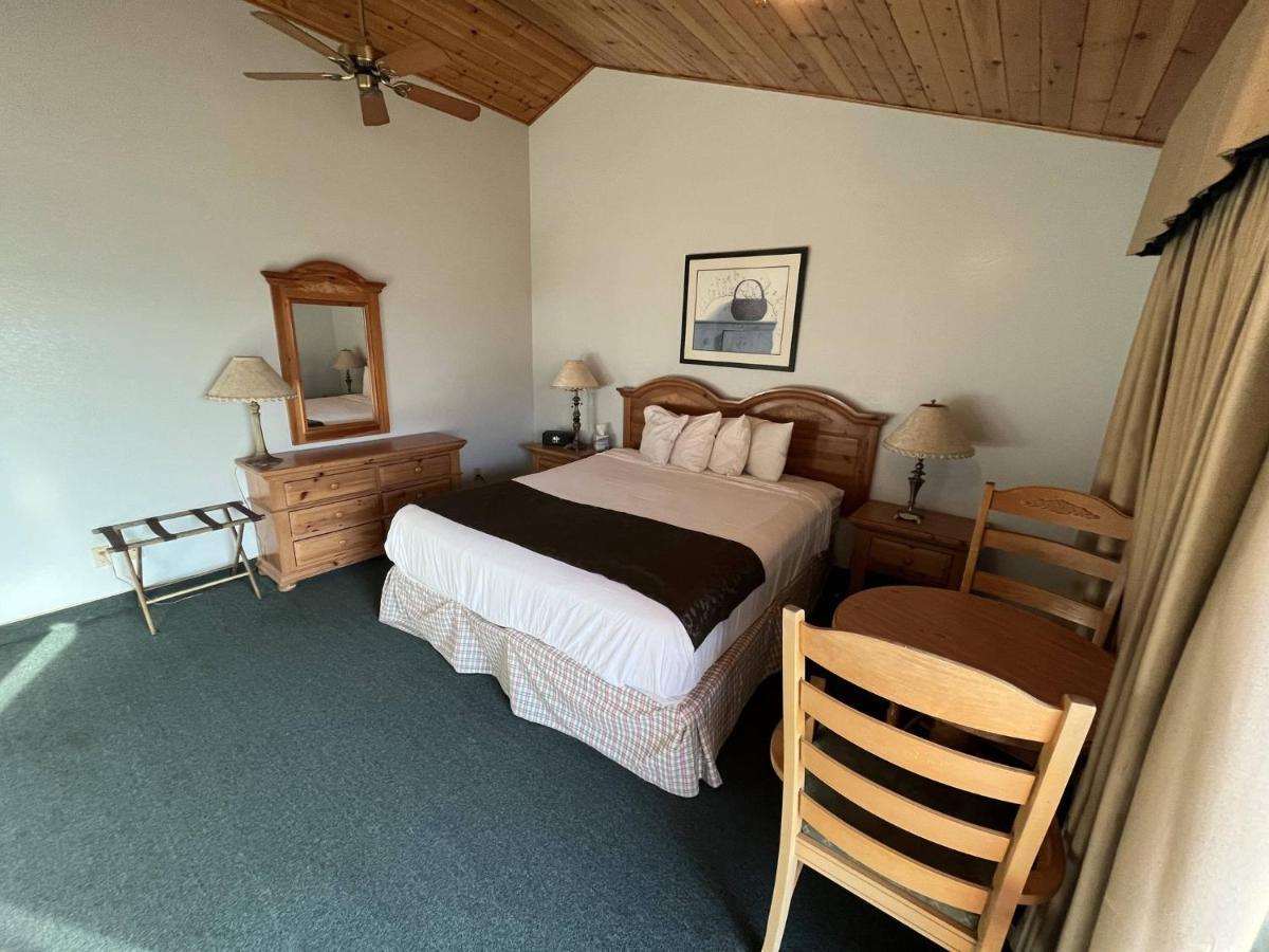 Whispering Pines Lodge Kernville Exterior photo