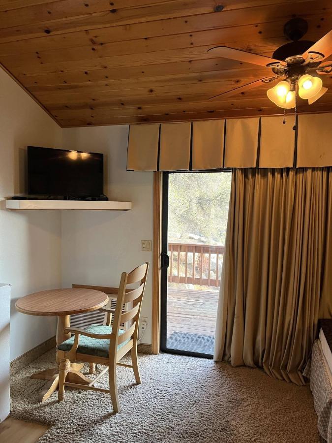 Whispering Pines Lodge Kernville Exterior photo