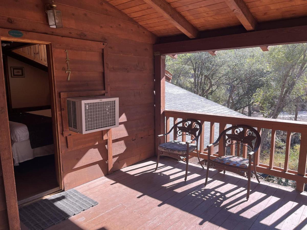 Whispering Pines Lodge Kernville Exterior photo