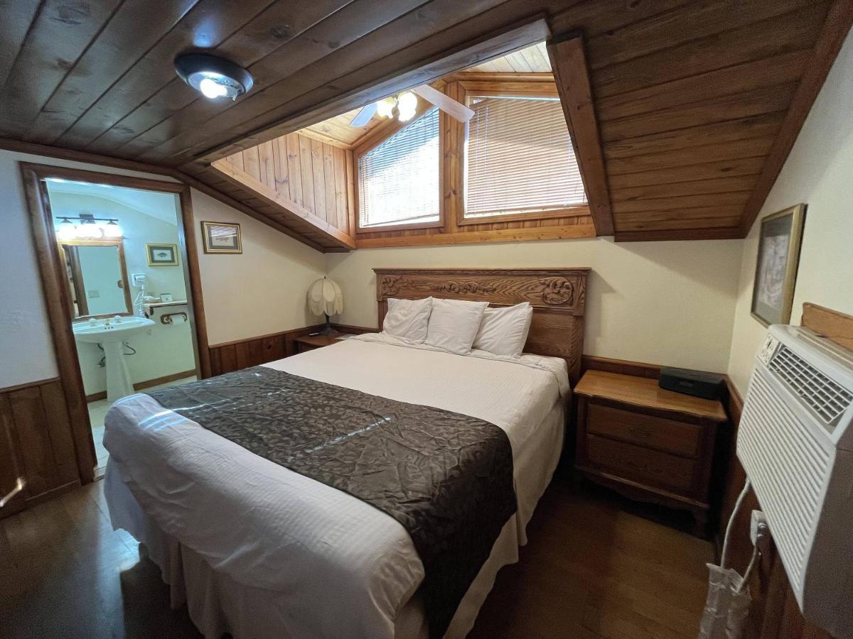 Whispering Pines Lodge Kernville Exterior photo