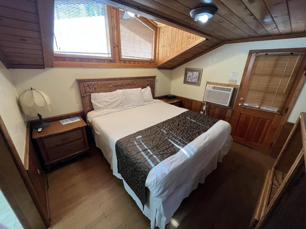 Whispering Pines Lodge Kernville Exterior photo