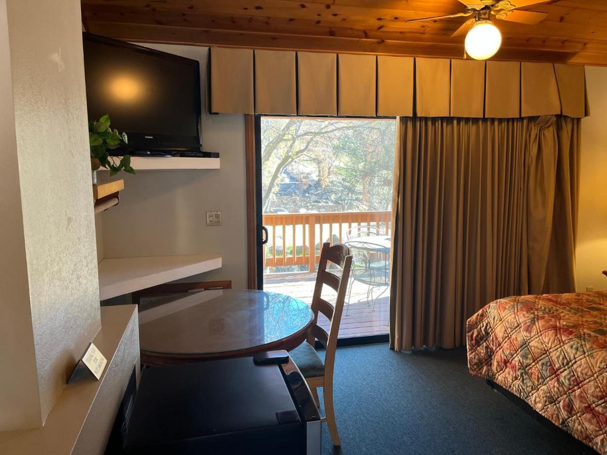 Whispering Pines Lodge Kernville Exterior photo