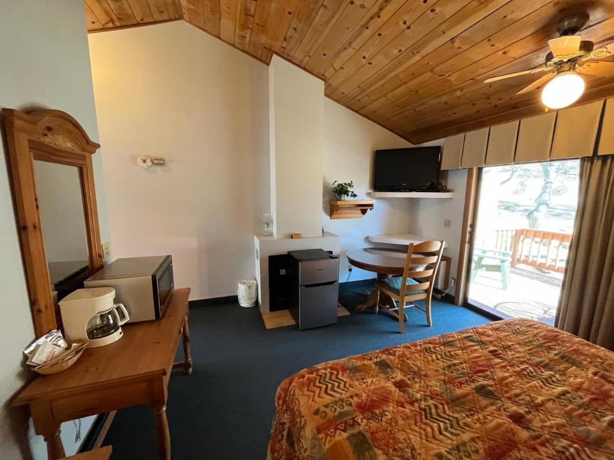 Whispering Pines Lodge Kernville Exterior photo